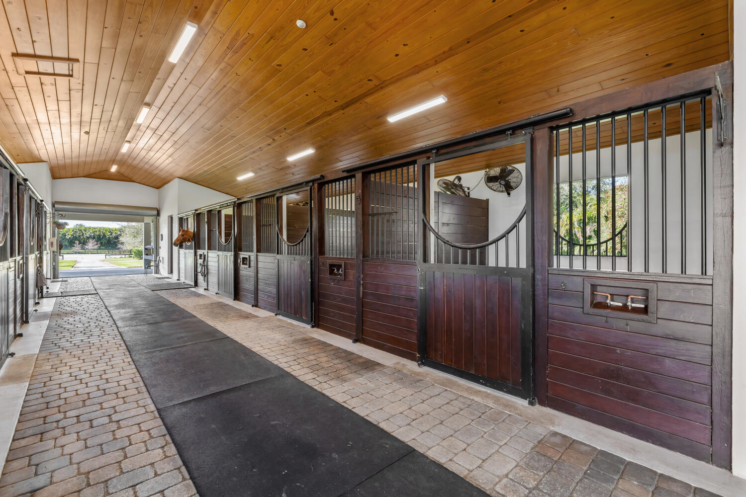 4915 Stables Way