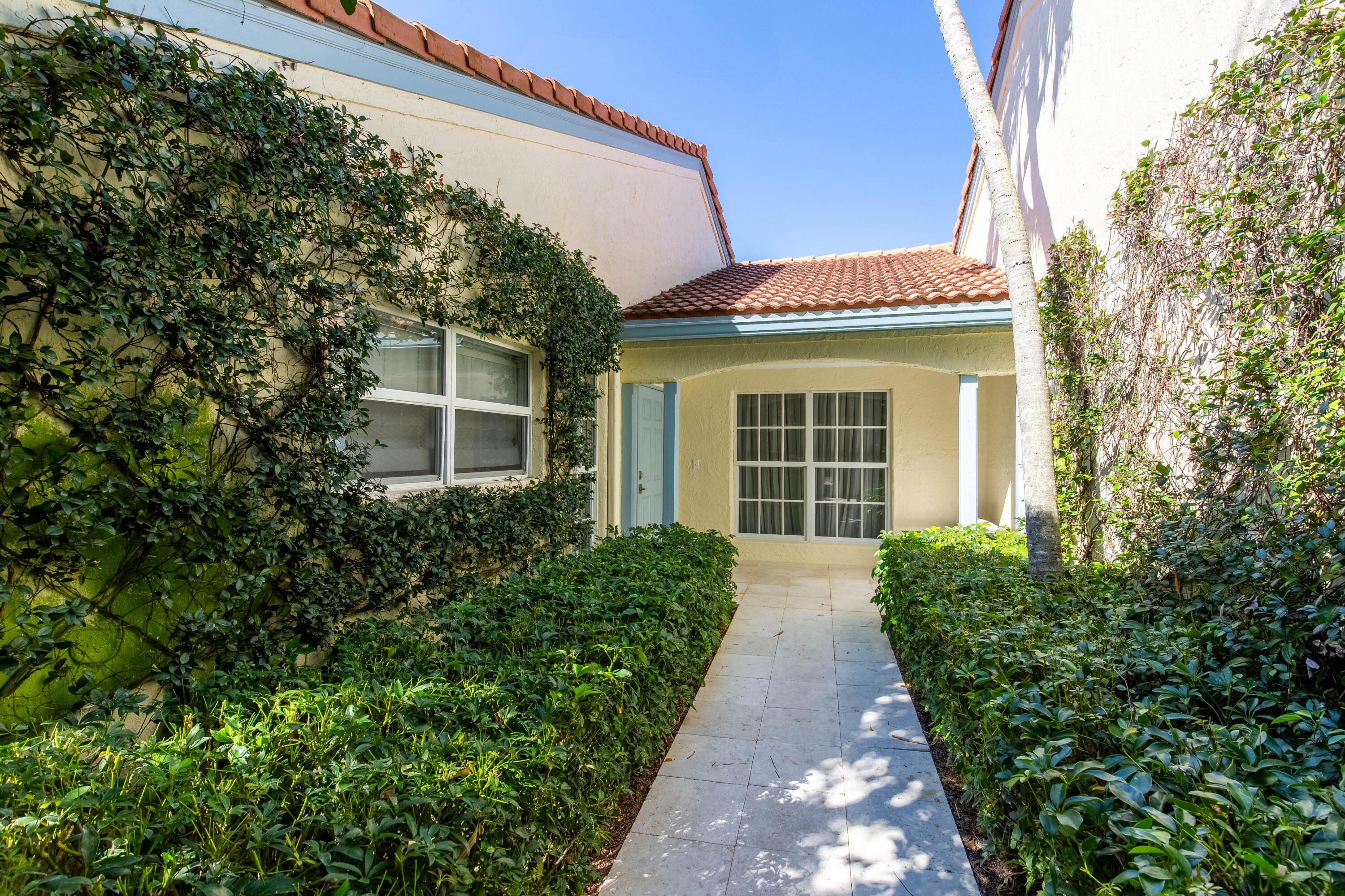 2521 Vista Del Prado Drive