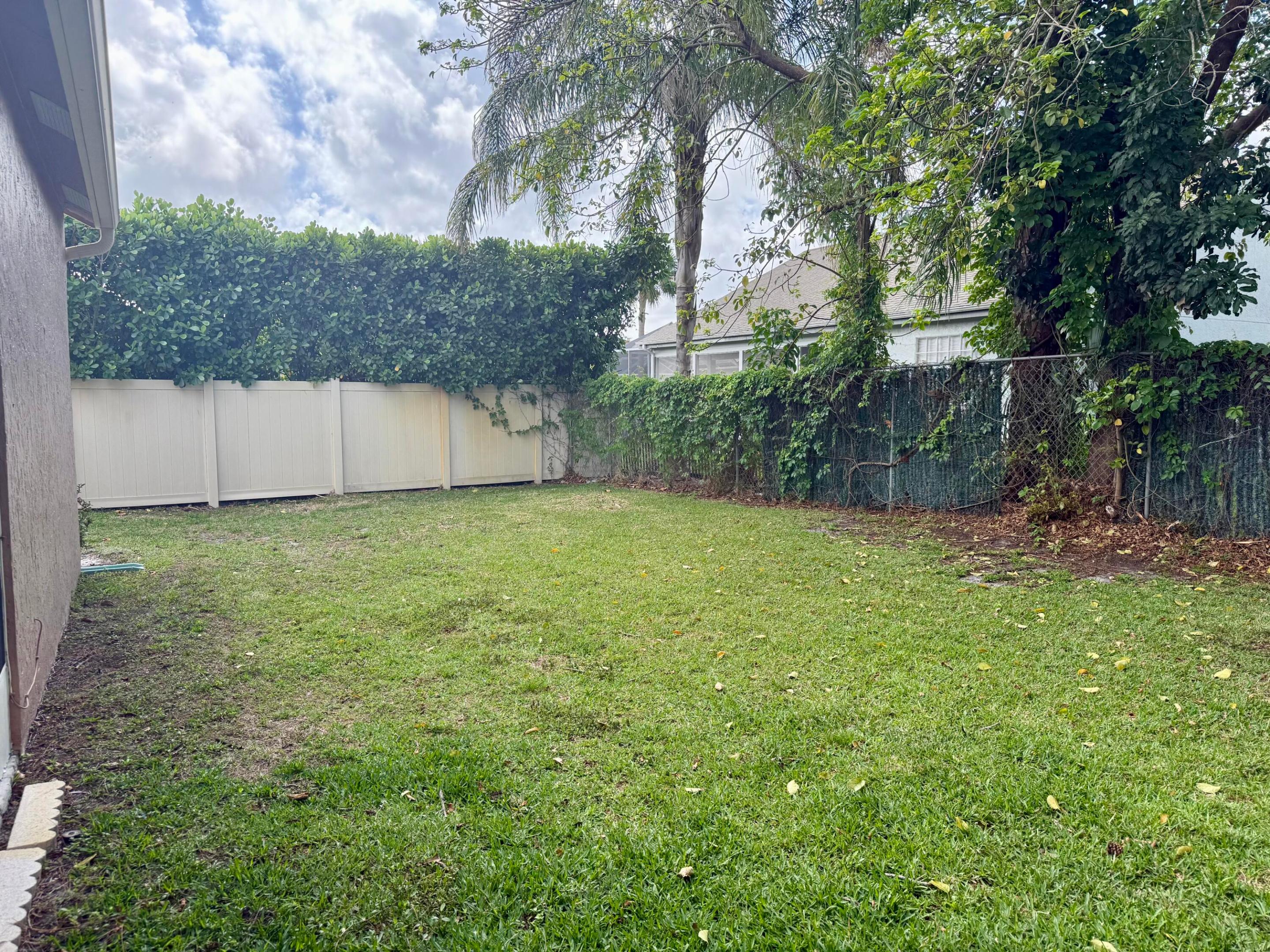 1069 Sweet Briar Place