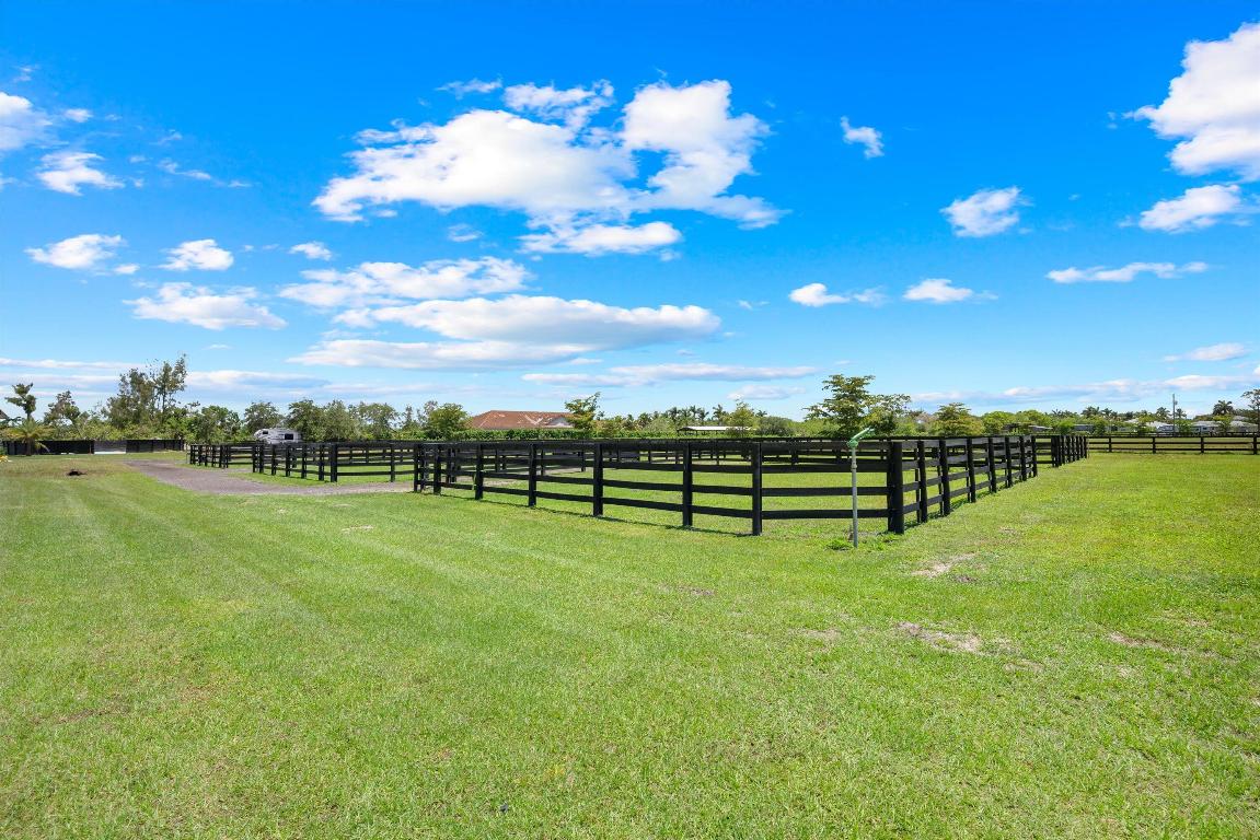 16175 Deer Path Lane Season