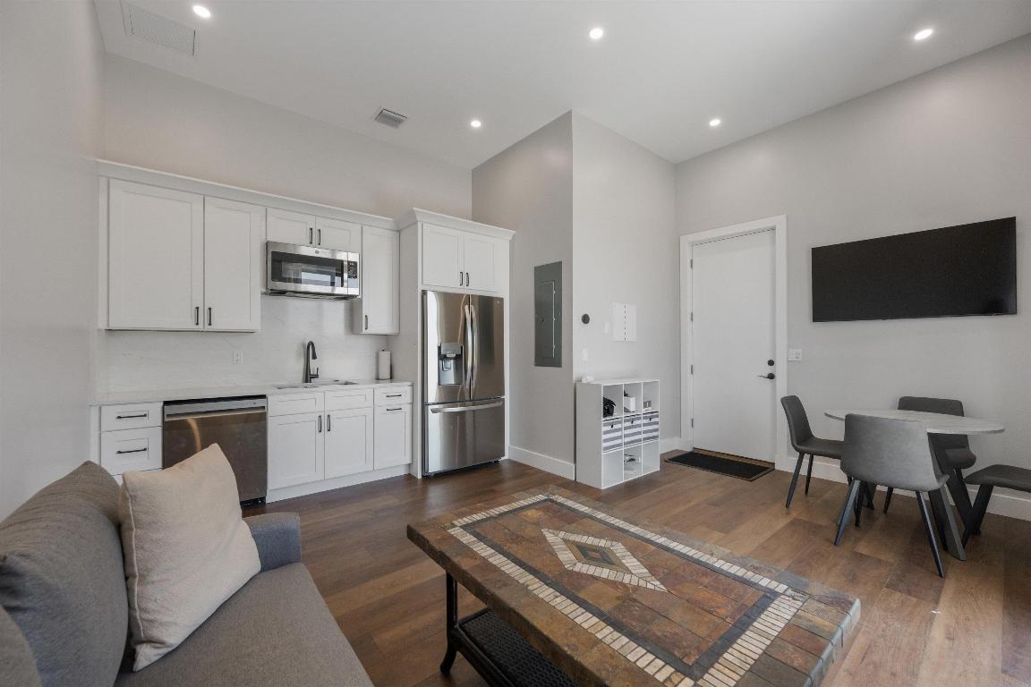 16175 Deer Path Lane Season