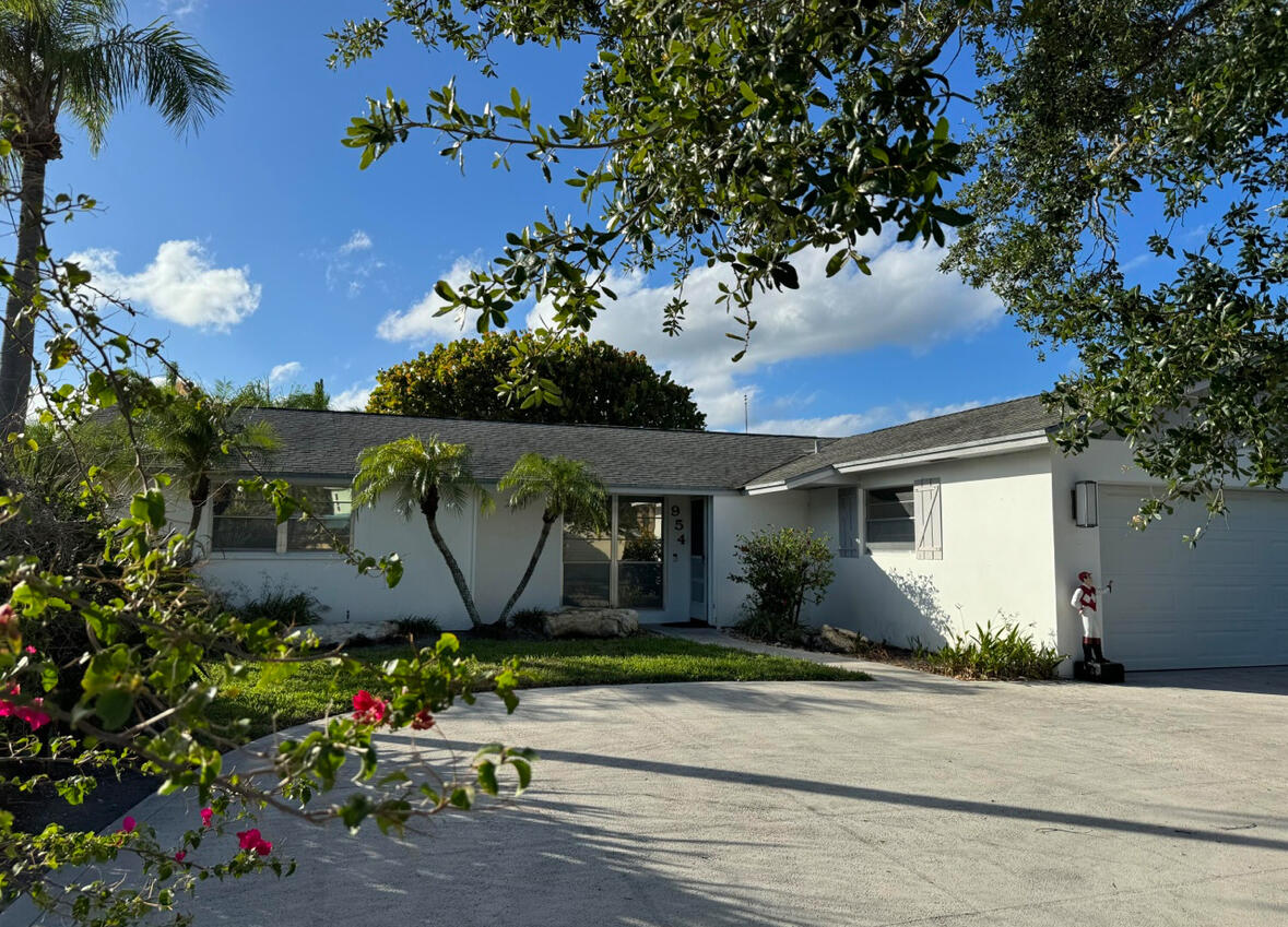 954 Marlin Circle
