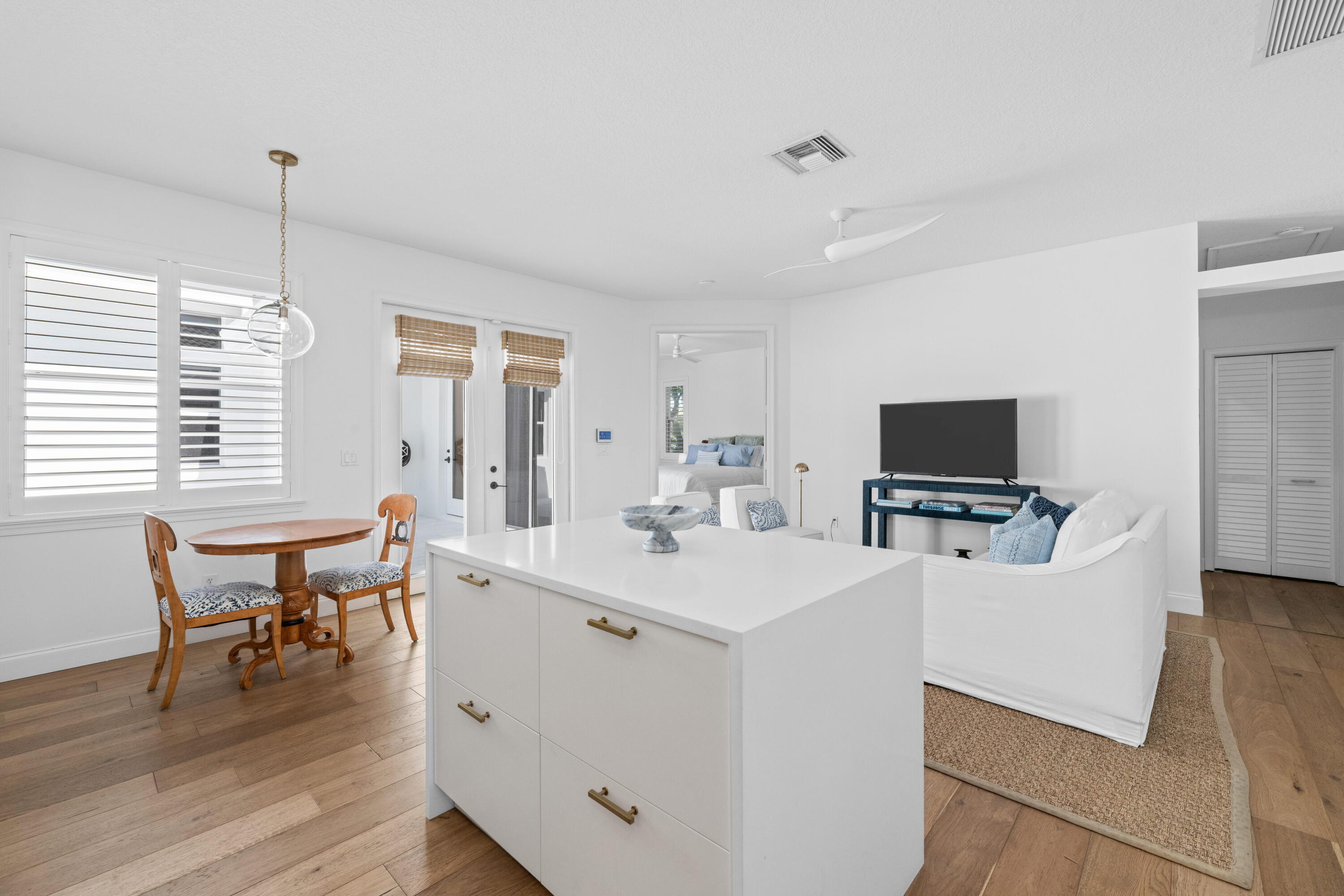 15390 Take Off Place