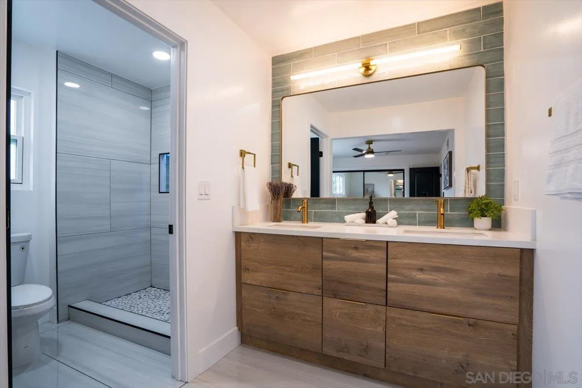 3815 Bonita View Dr