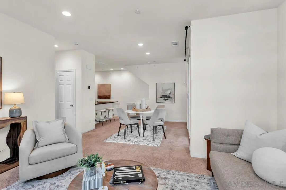 2822 Juniper Berry St