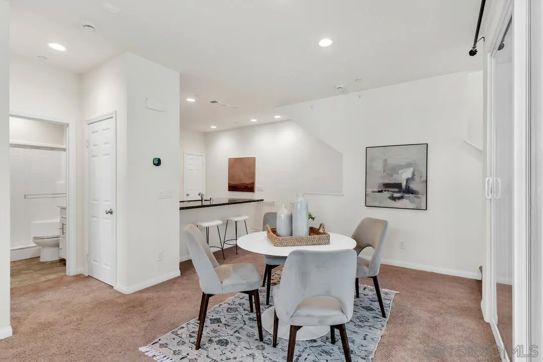 2822 Juniper Berry St