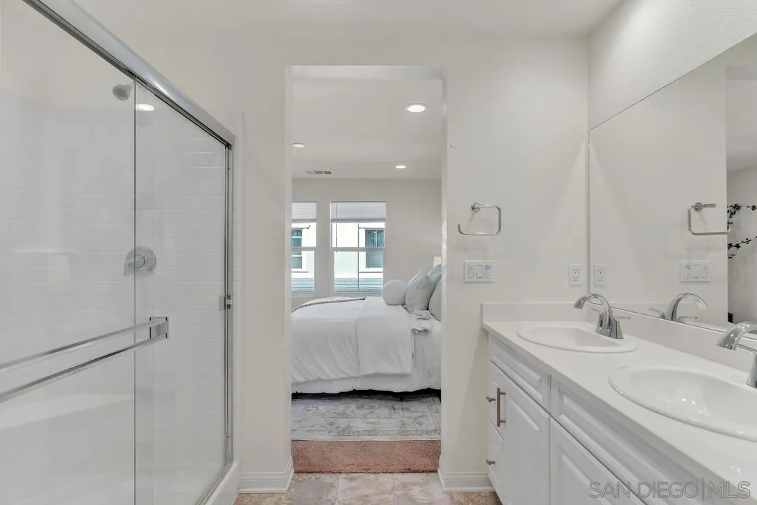 2822 Juniper Berry St