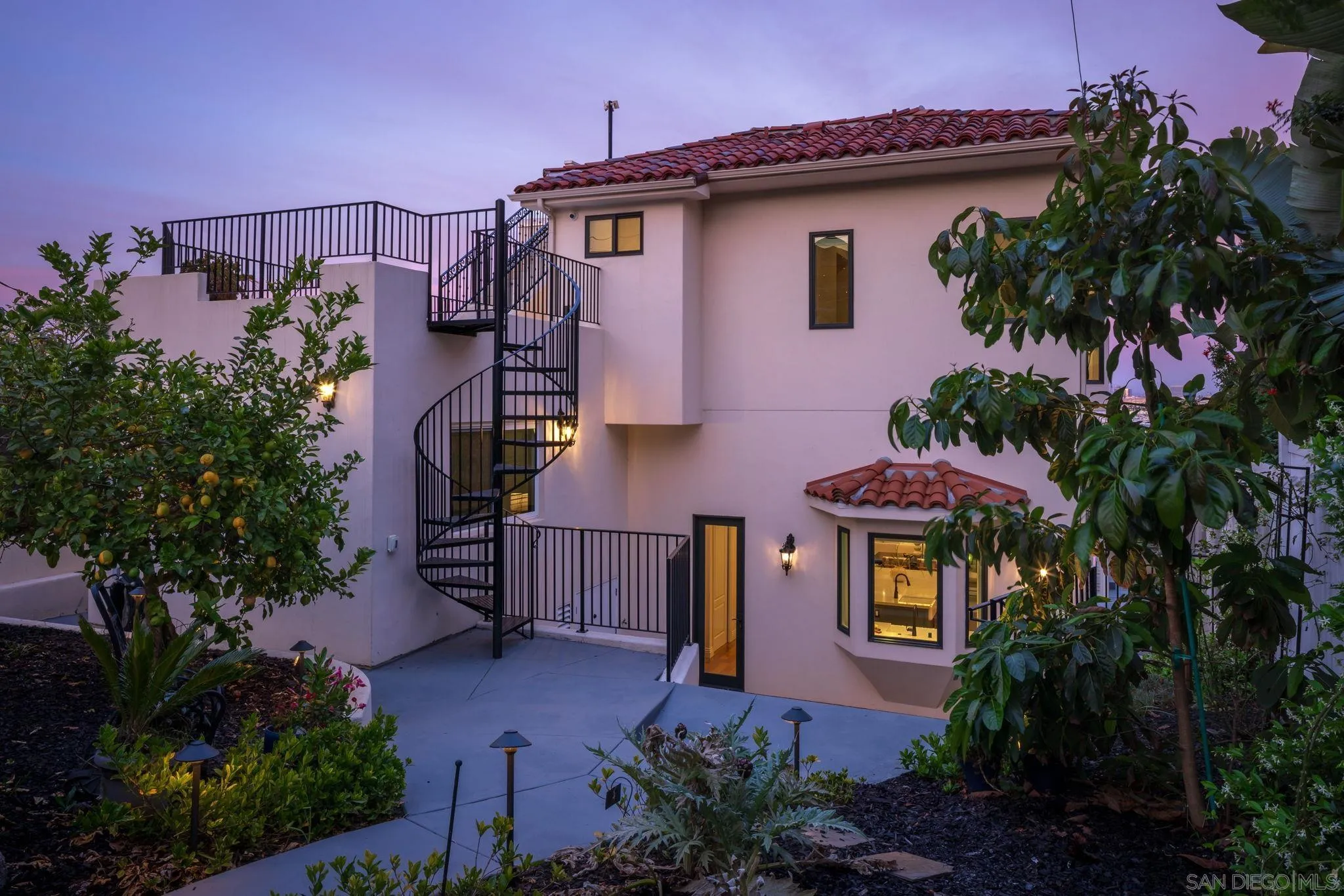 1092 Evergreen Street
