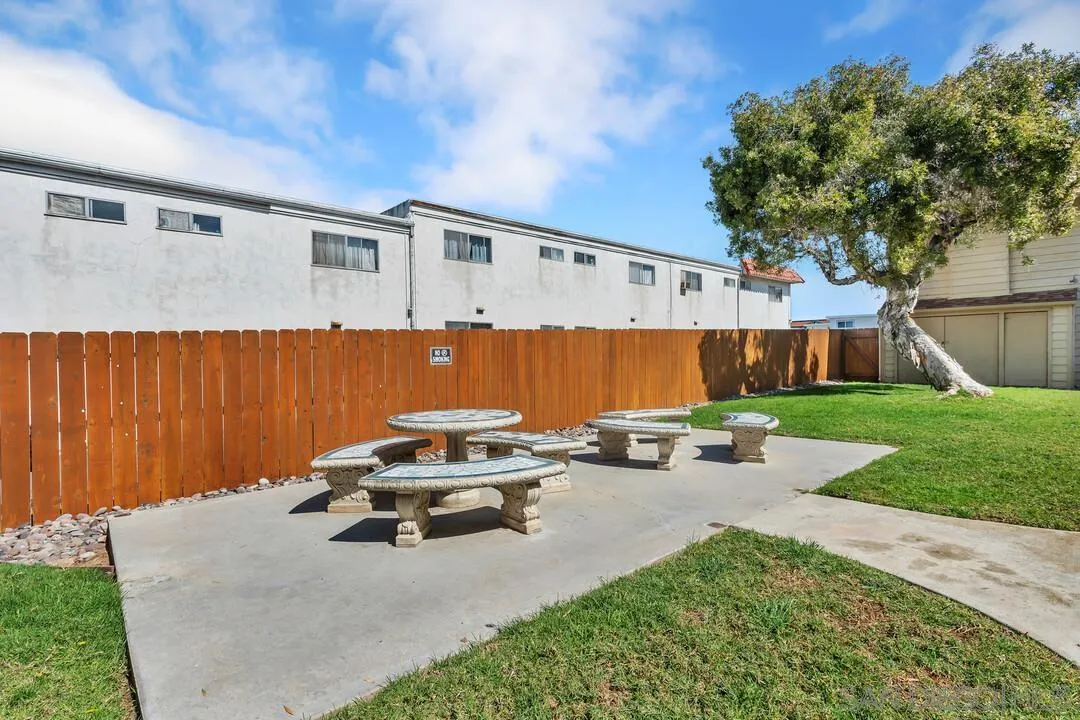 1290 Holly Ave
