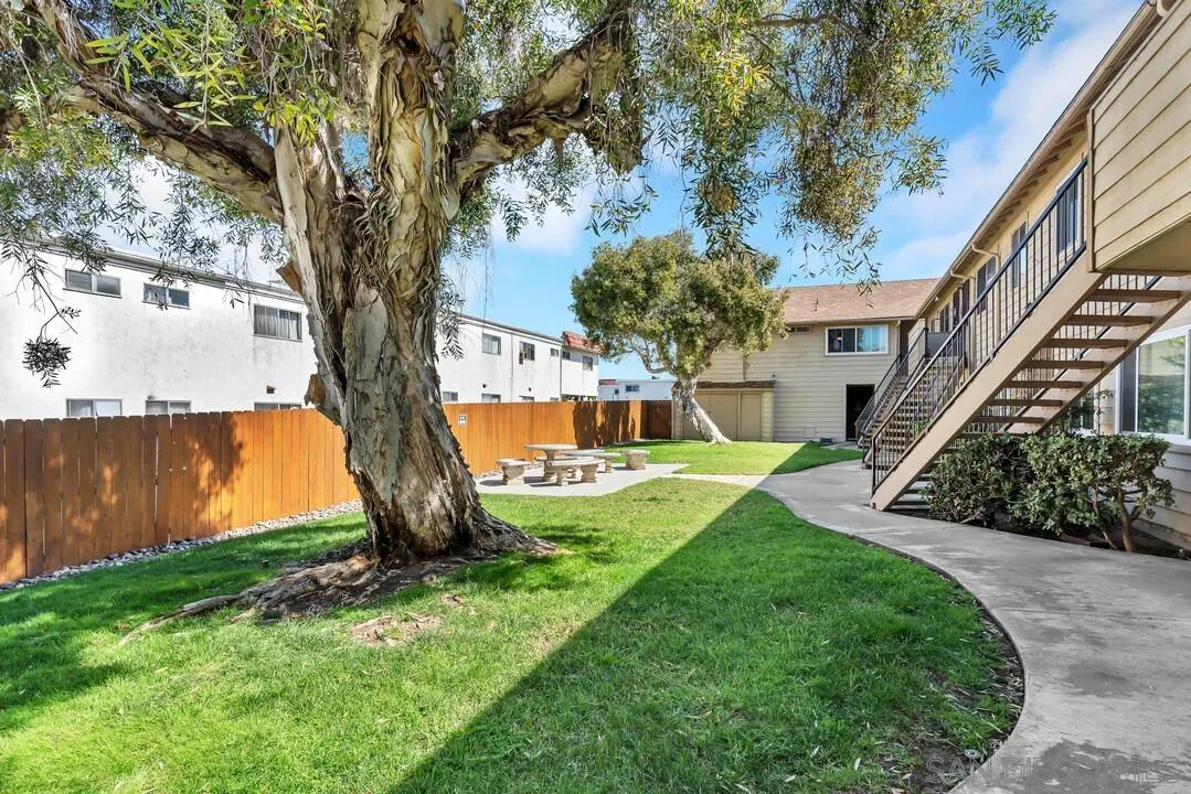 1290 Holly Ave