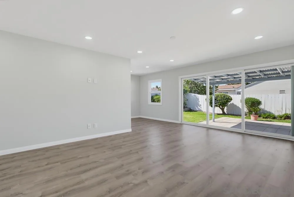 5609 Barclay Ave