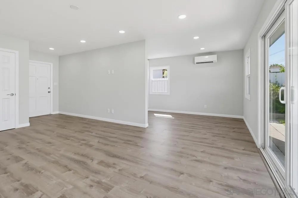 5609 Barclay Ave