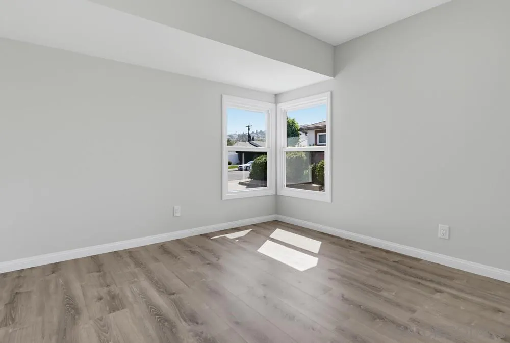 5609 Barclay Ave