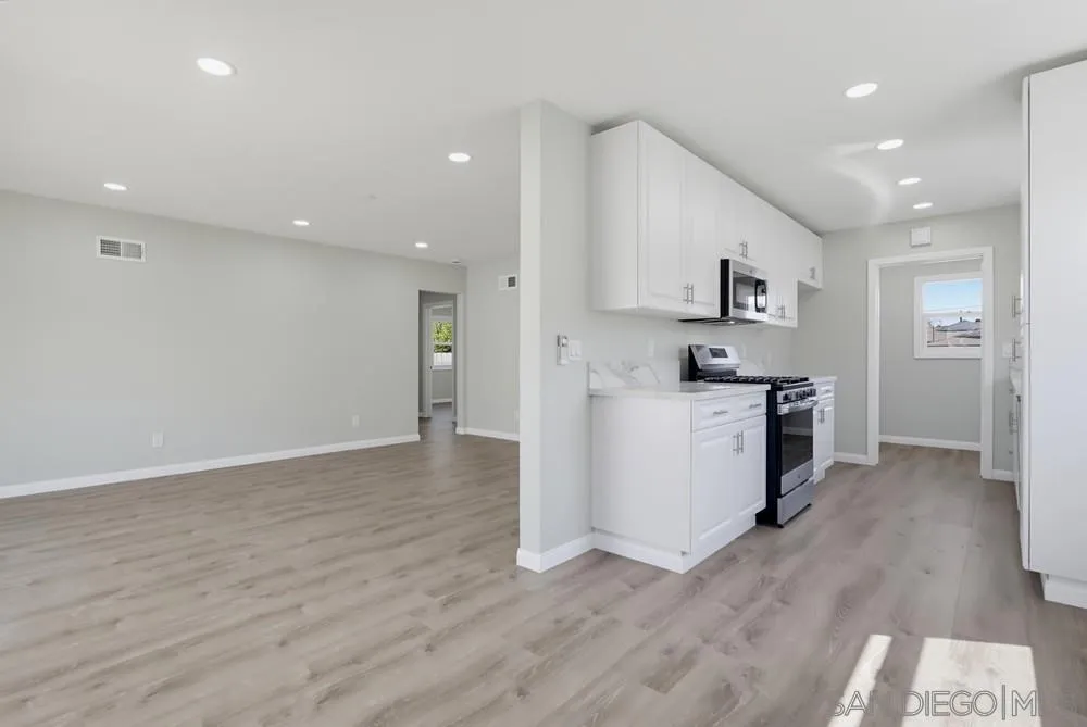 5609 Barclay Ave