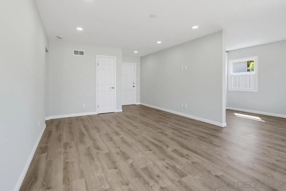 5609 Barclay Ave