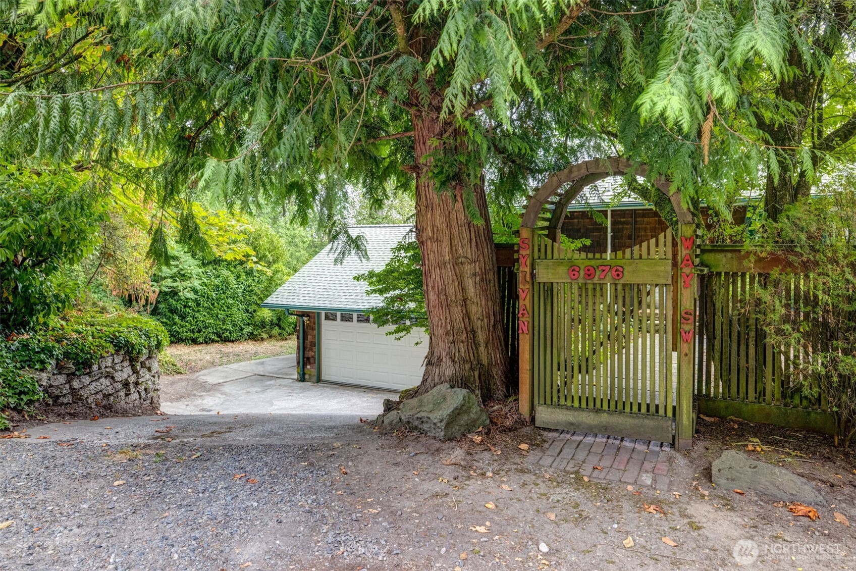 6976 Sylvan Way SW