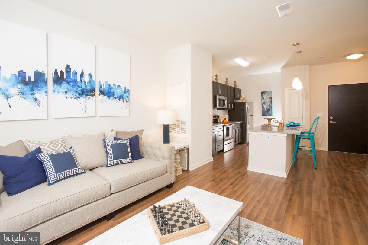 401 Race St #305