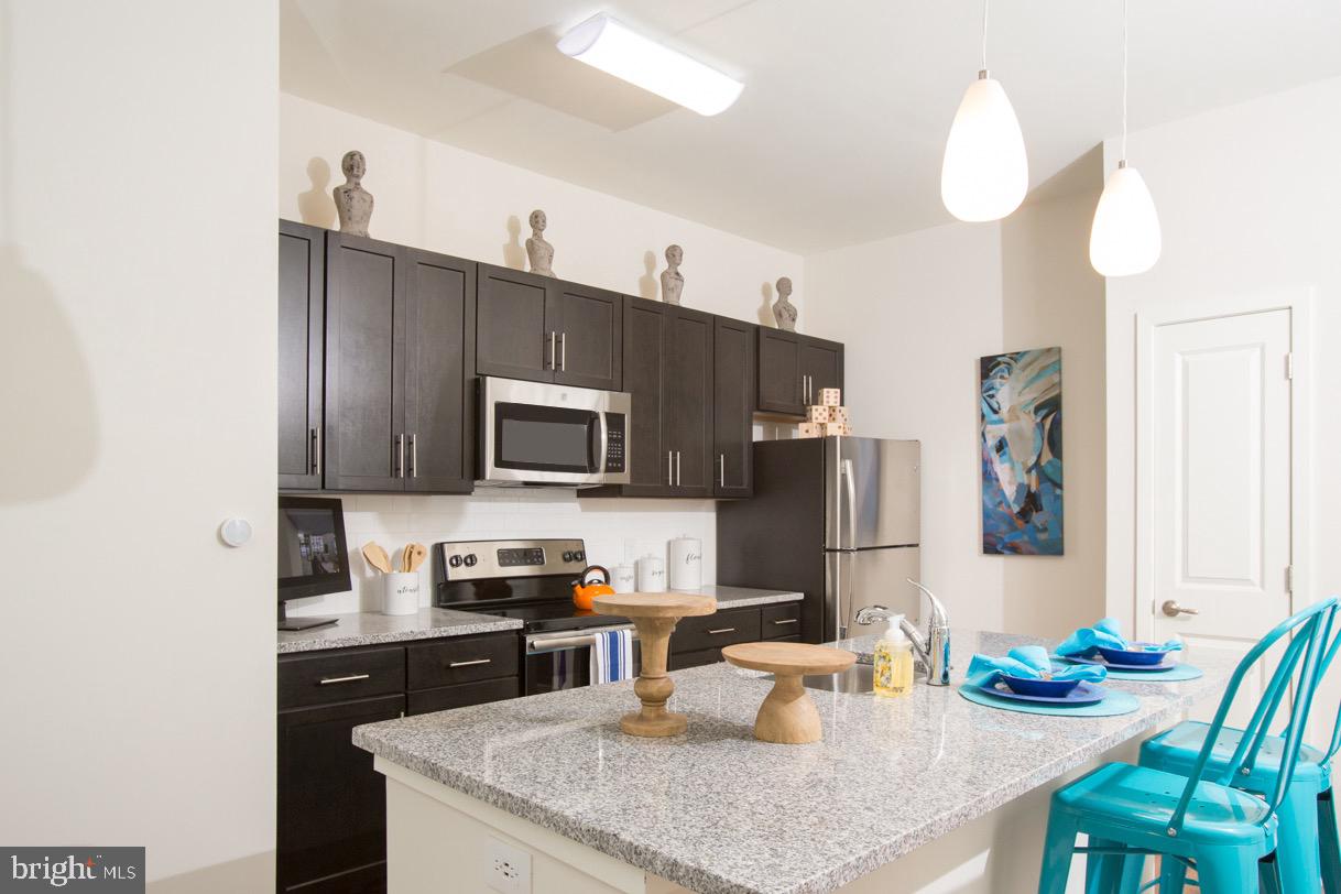 401 Race St #305