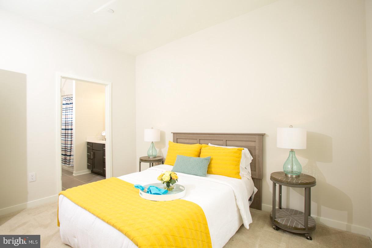 401 Race St #305