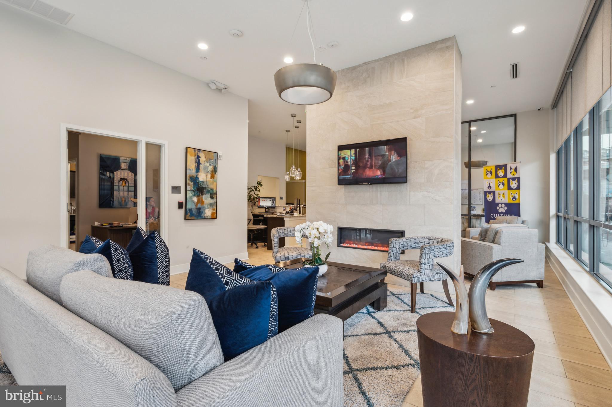 401 Race St #305