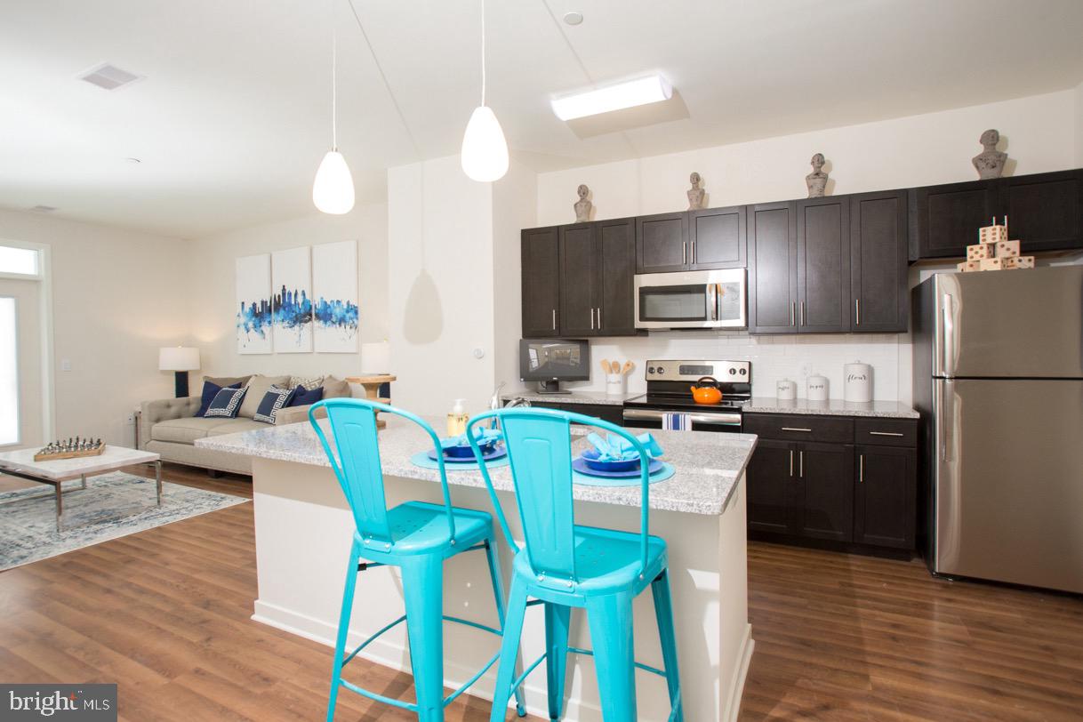 401 Race St #305