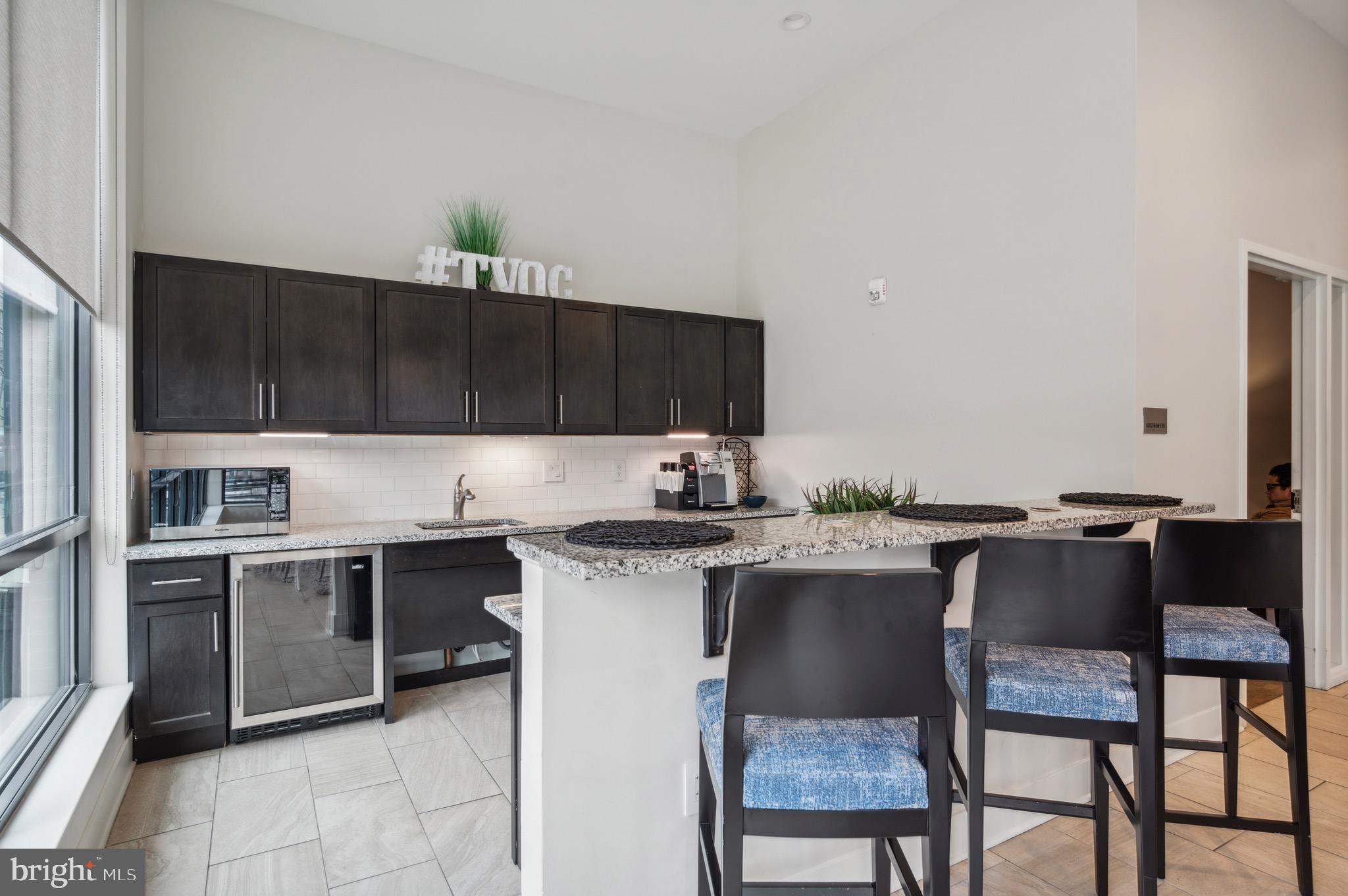 401 Race St #305