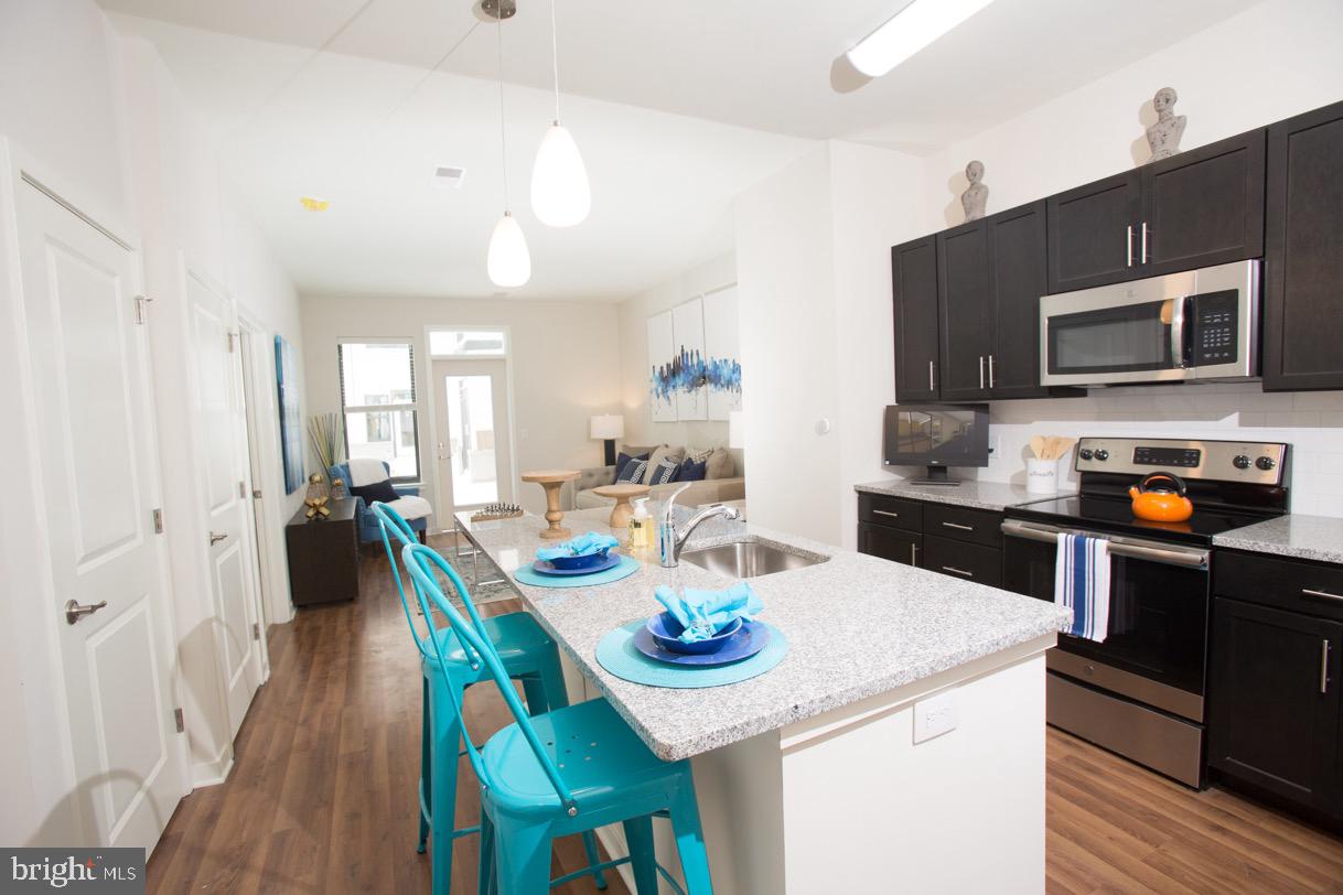 401 Race St #305