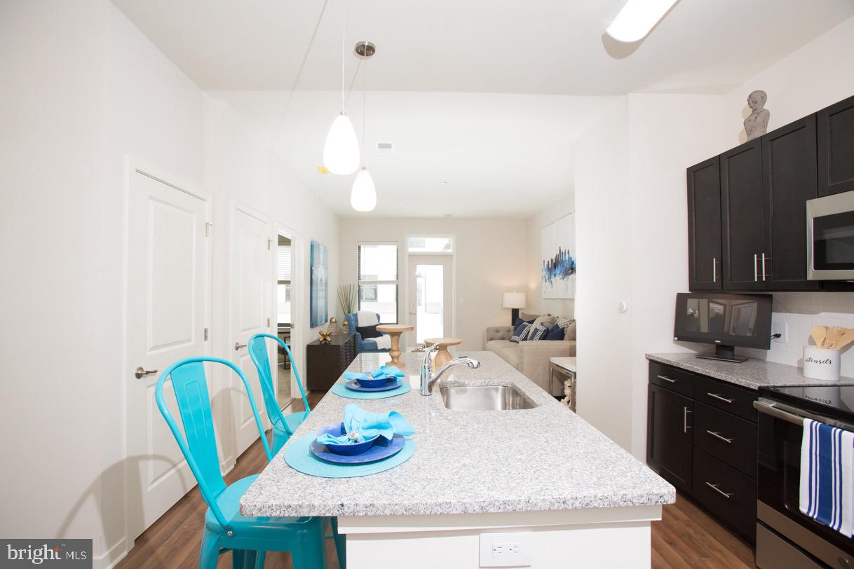 401 Race St #305