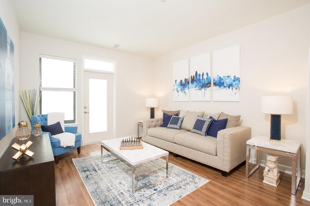 401 Race St #305