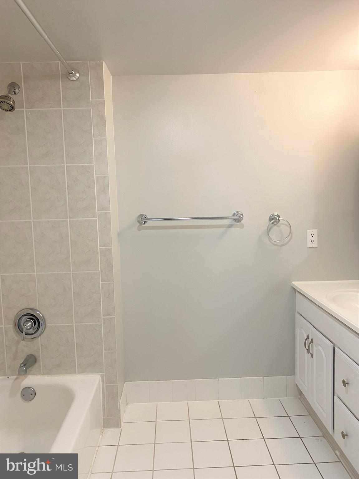 222 Church St #4j