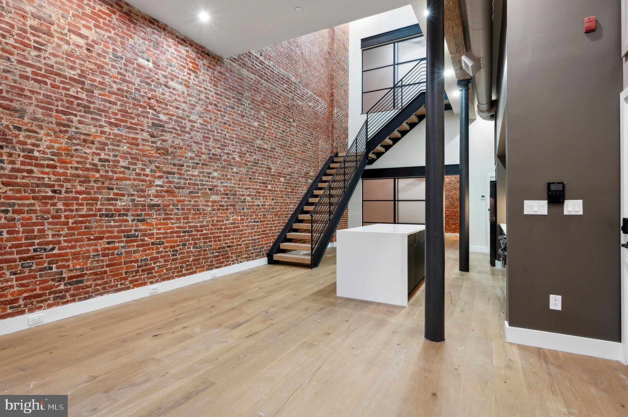 32 STRAWBERRY STREET ST