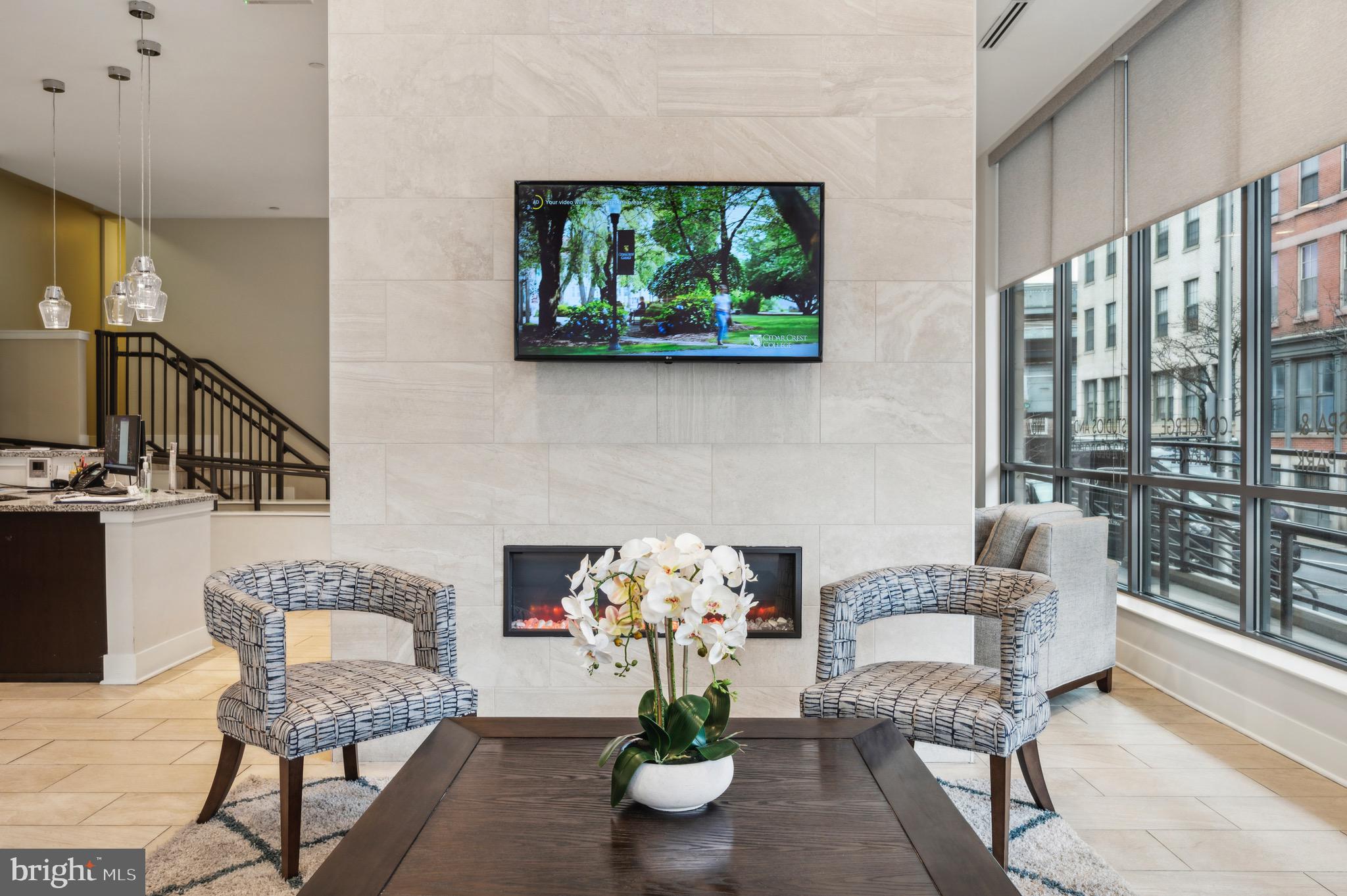 401 Race St #335