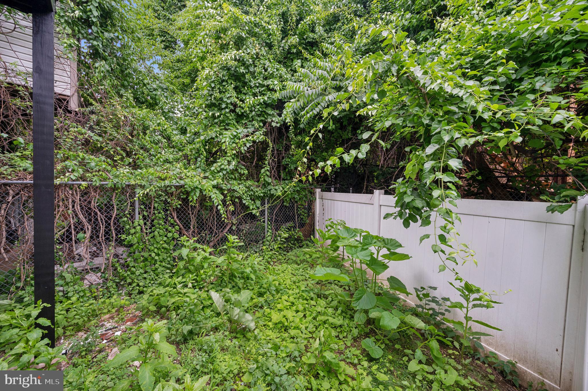 1222 W Atlantic St