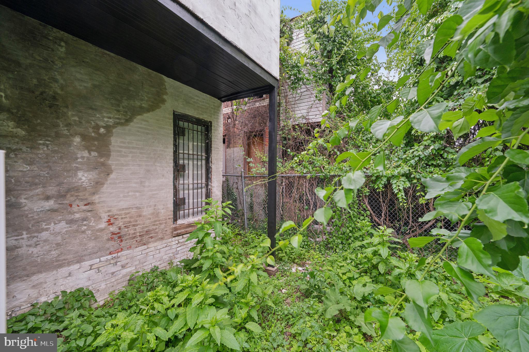 1222 W Atlantic St