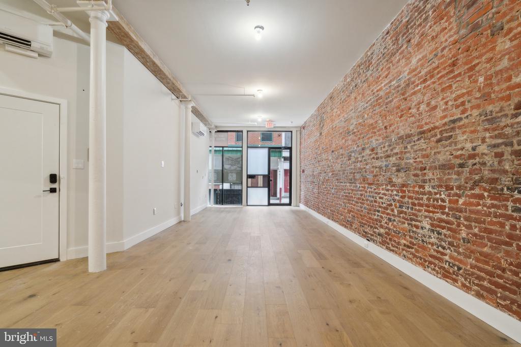 32 Strawberry St
