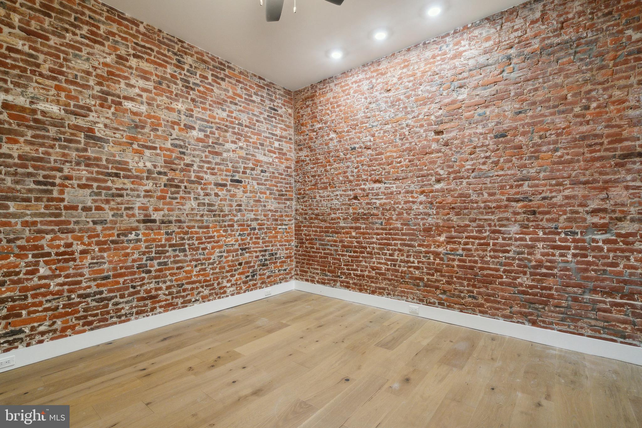 32 Strawberry St