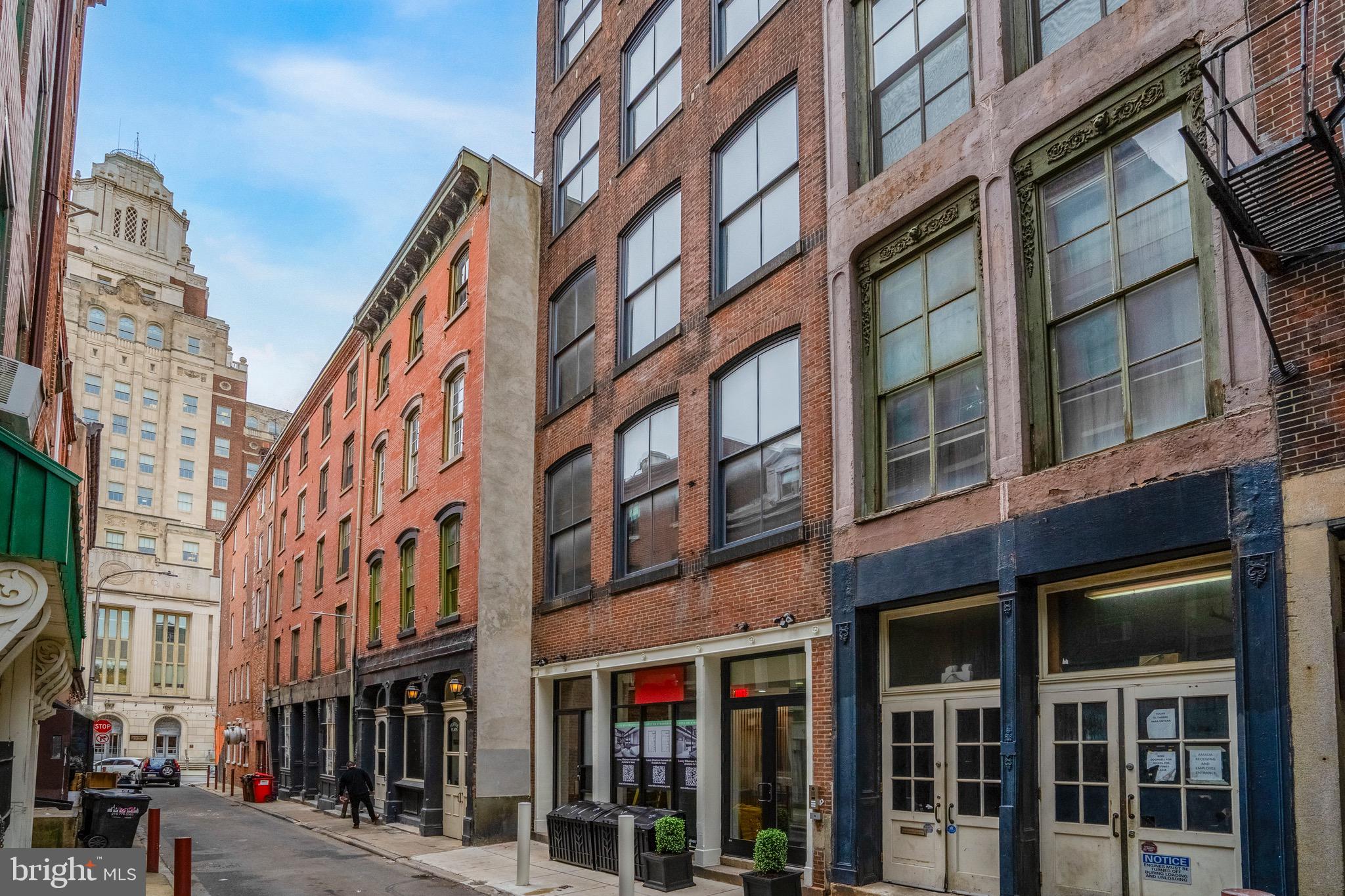 32 Strawberry St