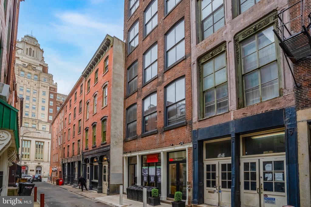 32 Strawberry St