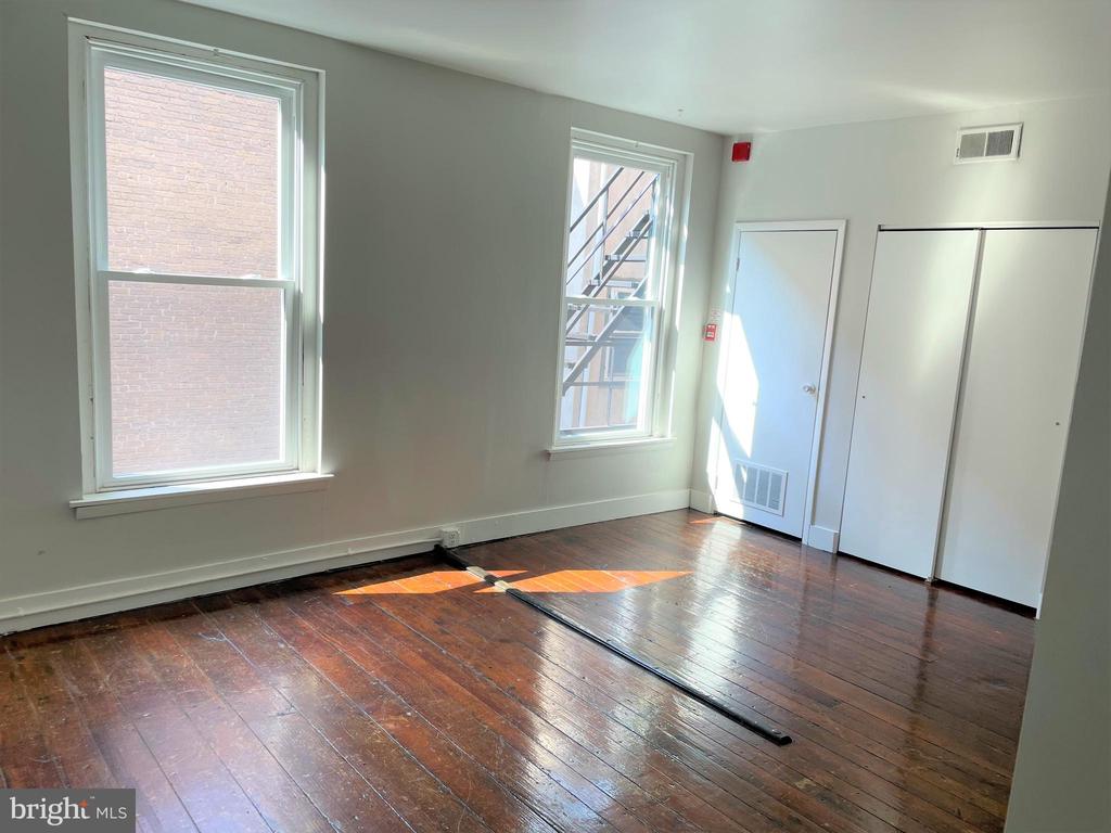 160-164 N 3RD ST #160-3R