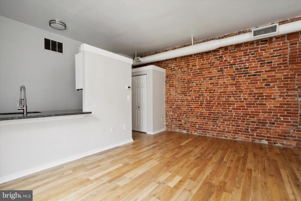 222 CHURCH ST #4C