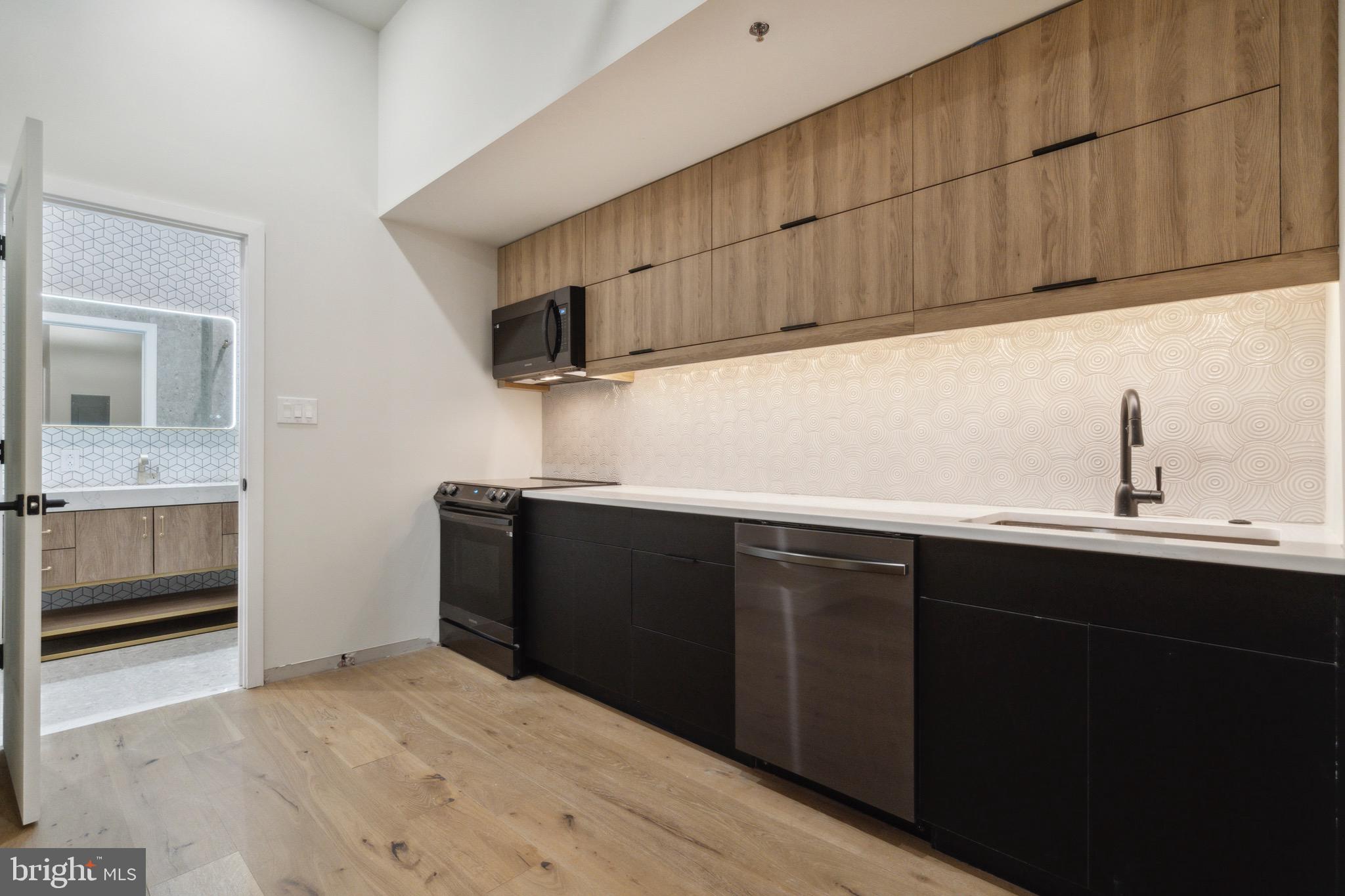 32 STRAWBERRY STREET ST #1