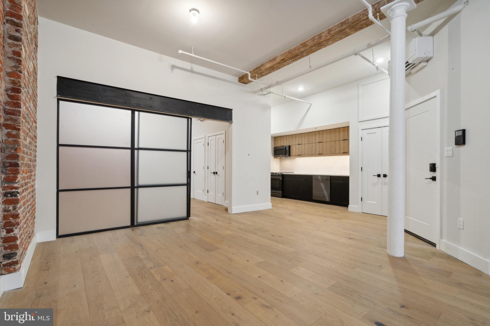 32 STRAWBERRY STREET ST #1