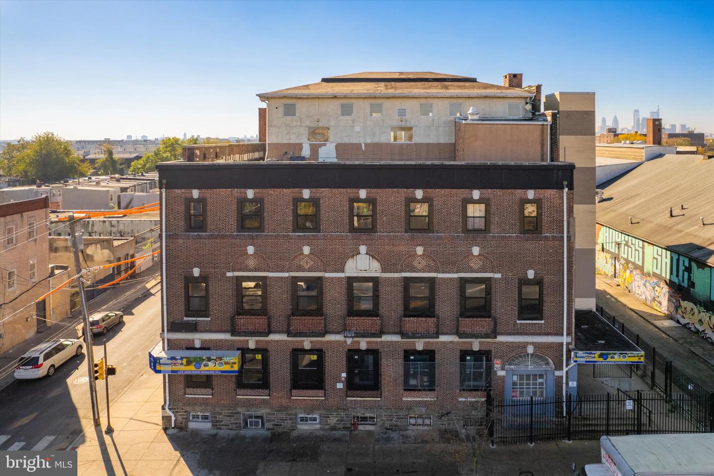 152-60 W Lehigh Ave