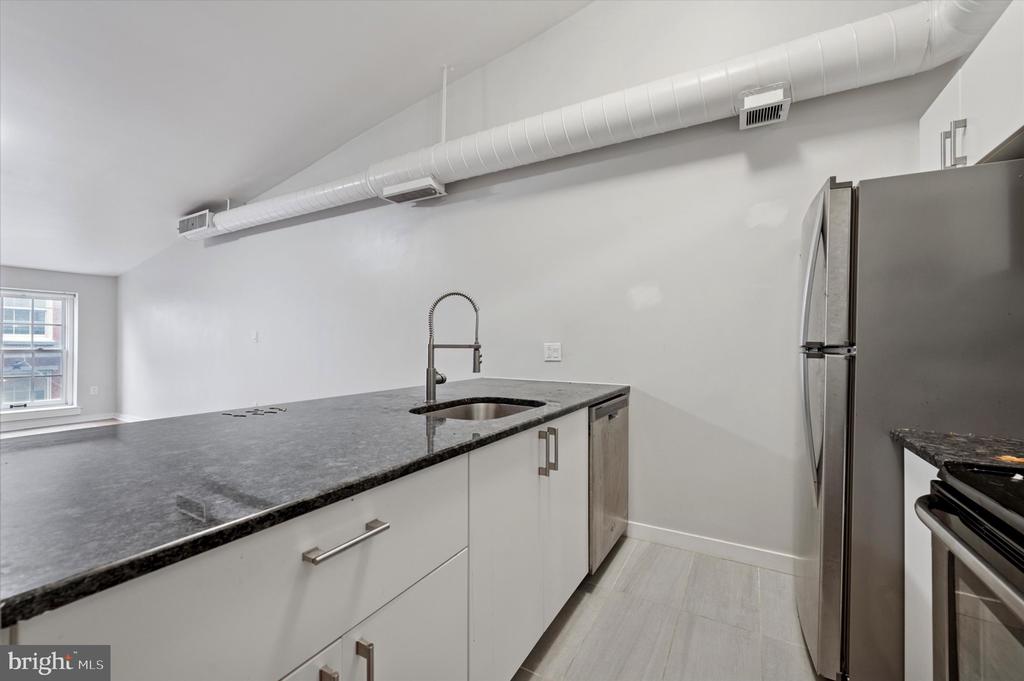 222 CHURCH ST #2J