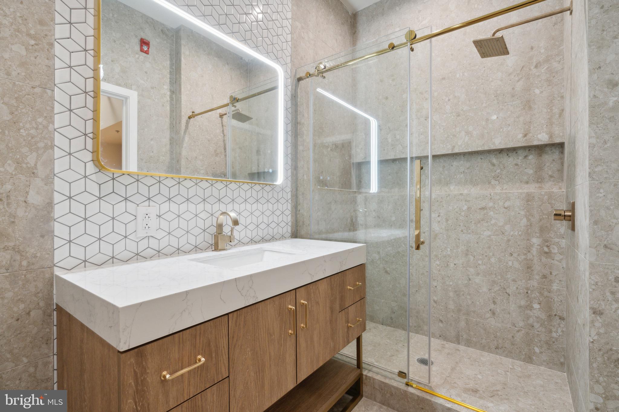 32 STRAWBERRY STREET ST #1