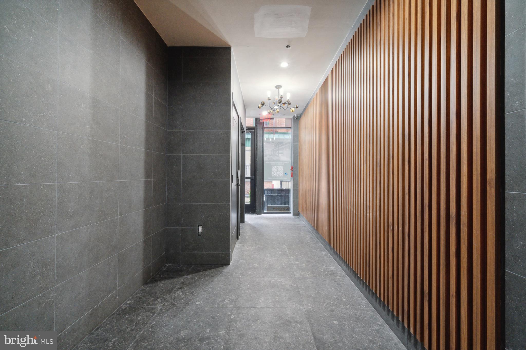 32 STRAWBERRY STREET ST #1