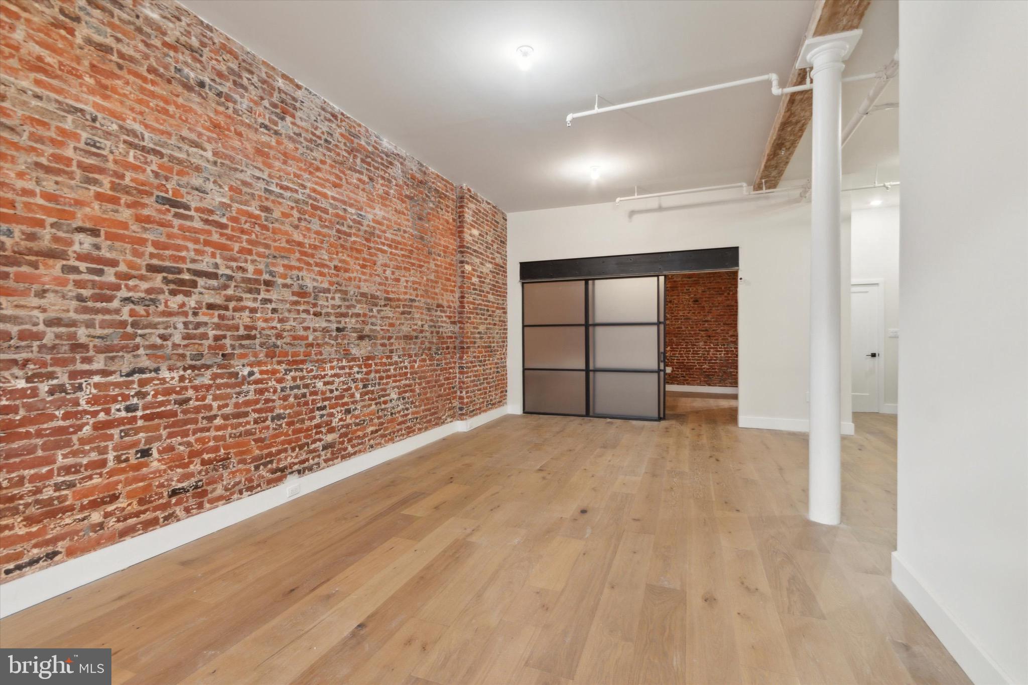 32 STRAWBERRY STREET ST #1