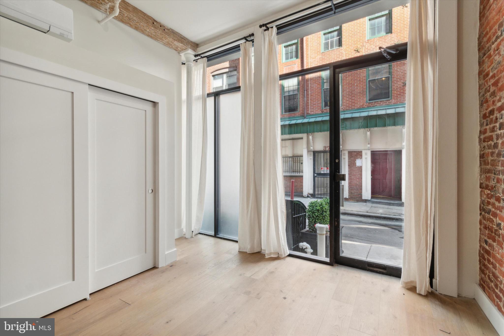 32 STRAWBERRY STREET ST #1