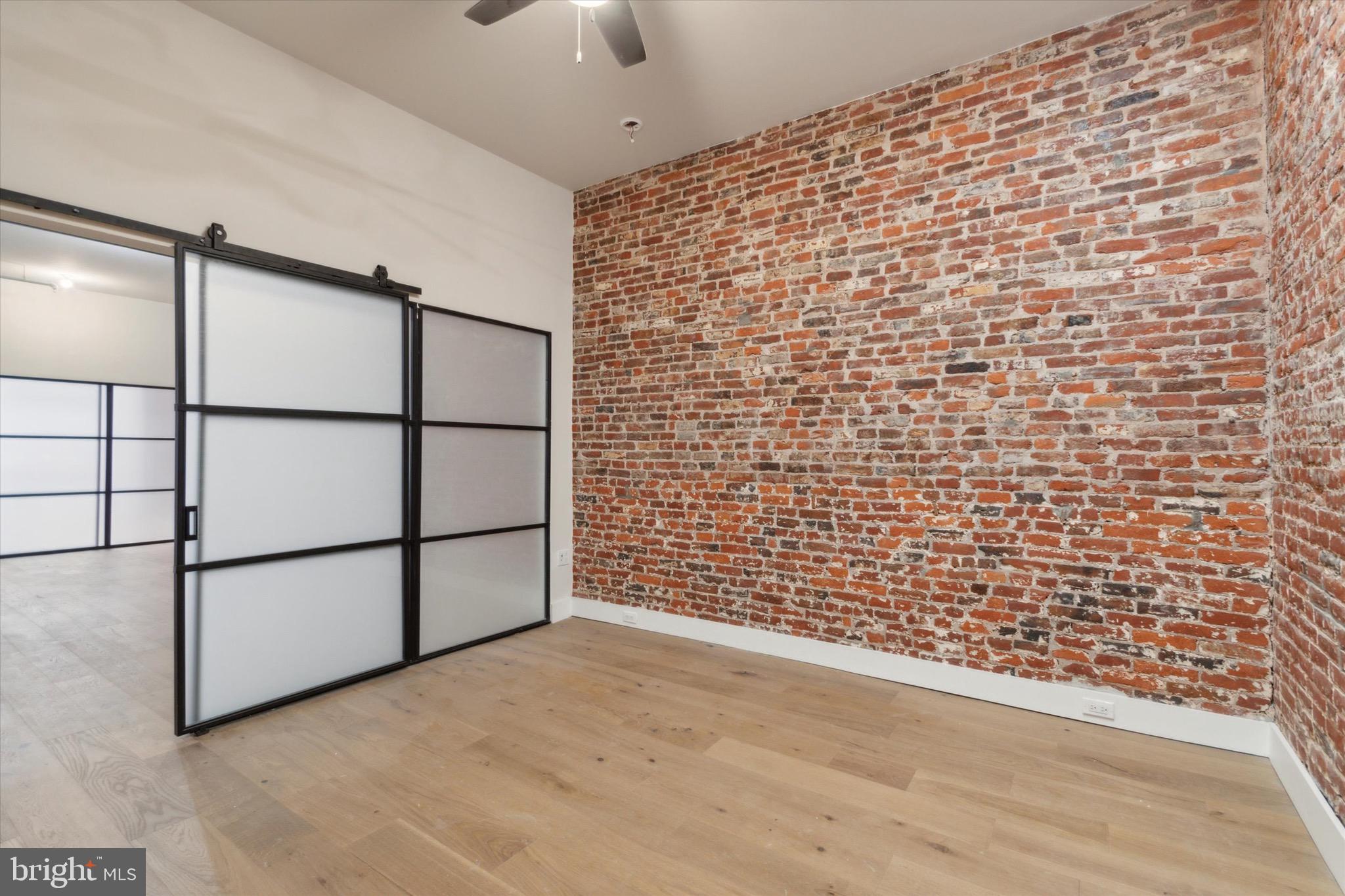 32 STRAWBERRY STREET ST #1