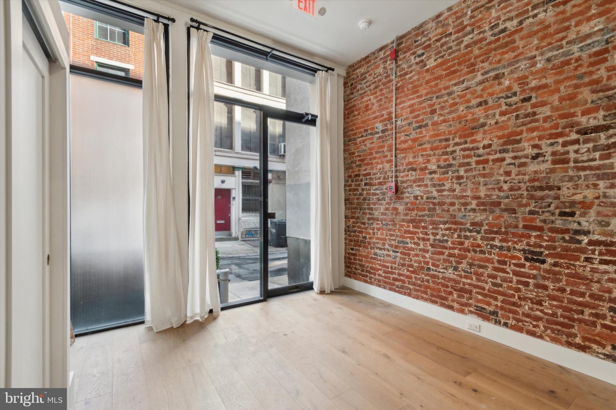 32 STRAWBERRY STREET ST #1